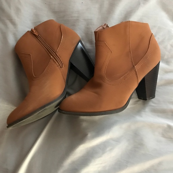 BAMBOO Shoes - Faux leather booties size 8